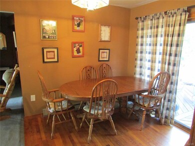 1542 Dale Ln, Bethlehem, PA 18018 - photo 2