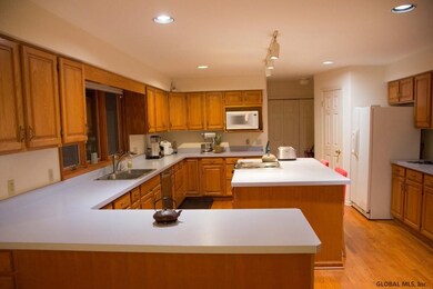 3 Brookhaven Dr, Schenectady, NY 12309 - photo 3