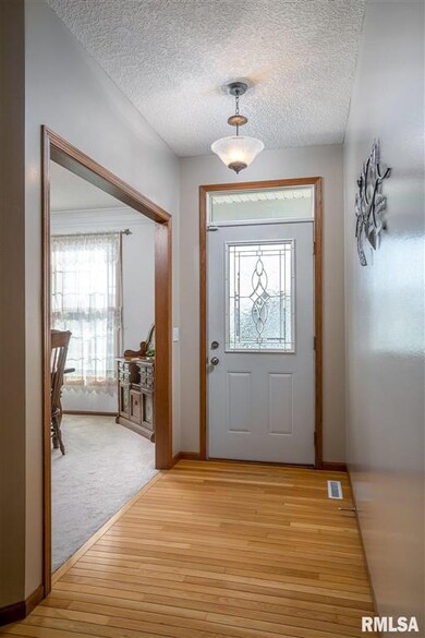 6413 Madison St, Davenport, IA 52806 - photo 4