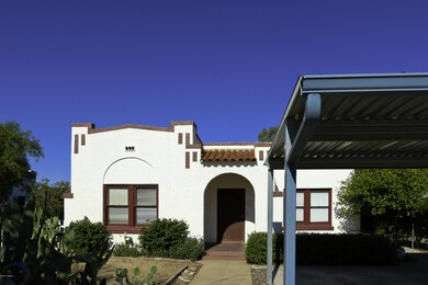 Bungalow w carport