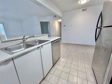 301 Palm Way unit 104, Pembroke Pines, FL 33025 - photo 4