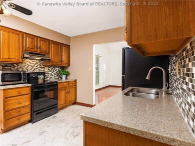 111 Timberlake Cir, Scott Depot, WV 25560 - photo 6