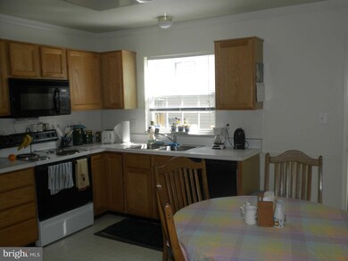 1845 Tiger Lily Cir unit 46, Woodbridge, VA 22192 - photo 3
