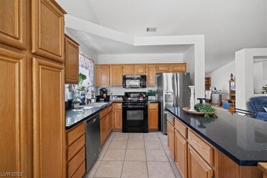 Upgraded Deluxe Kitchen with brand new Quartz coun