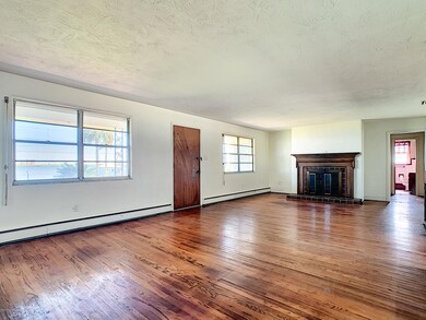 5018 Riverside Drive-2