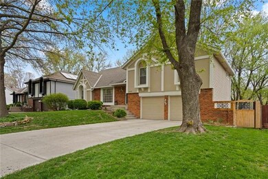 10219 Caenen Dr, Lenexa, KS 66215 - photo 2