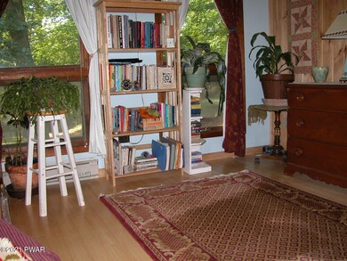 128 Marigold Ln, Milford, PA 18337 - photo 5