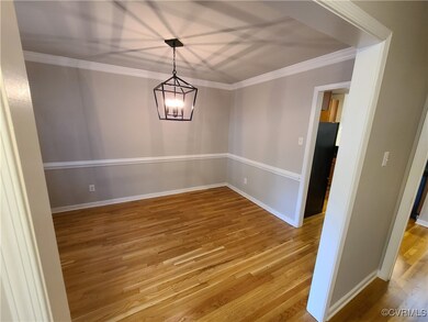 Empty room featuring crown molding, hardwood / woo