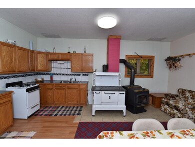 Range & refrigerator included in the sale!