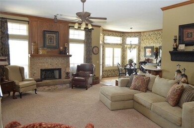 Large 19'X16' Living room opens to kitichen
