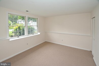 12603 Etruscan Dr, Herndon, VA 20171 - photo 5