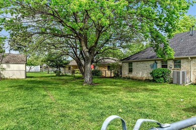 301 Texoma Dr, Whitesboro, TX 76273 - photo 6