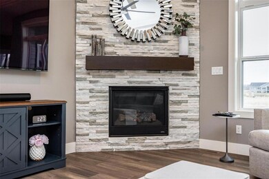 3039 Savannah Ct, Hiawatha, IA 52233 - photo 6