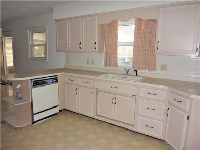 3909 N Lanewood Dr, Muncie, IN 47304 - photo 5