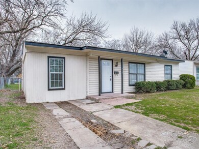913 Highland Dr, Grand Prairie, TX 75051 - photo 2