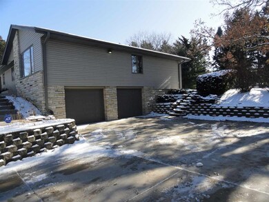 904 W Devonshire Rd, Delafield, WI 53018 - photo 2
