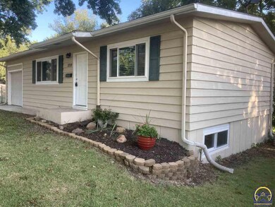 3218 SW Twilight Dr, Topeka, KS 66614 - photo 2