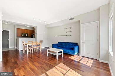 Atlas unit 715, Washington, DC 20037 - photo 4