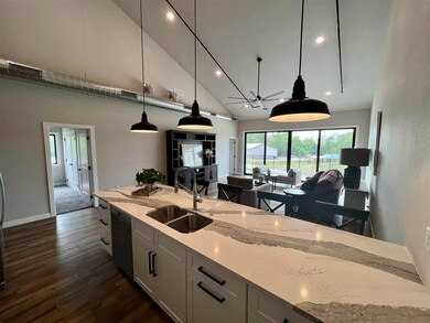 400 E Main St unit 4, Solon, IA 52333 - photo 5