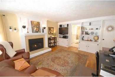 192 Stonecleave Rd, North Andover, MA 01845 - photo 6