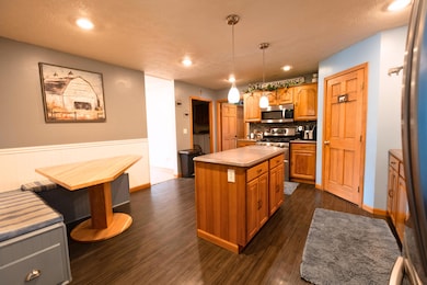 11869 Laurie Dr, Wheatfield, IN 46392 - photo 3