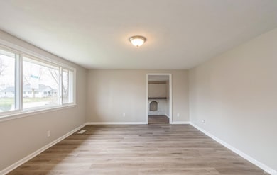 828 N 13th St, Elwood, IN 46036 - photo 3