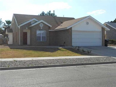 165 Lago Lindo Dr, Horizon City, TX 79928 - photo 2