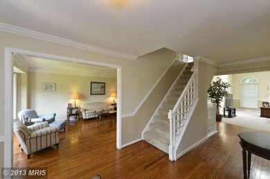 2109 Woodford Rd, Vienna, VA 22182 - photo 4