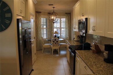 Kitchen/ eat-in breakfast area
