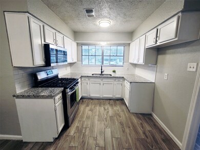 10533 Cheeves Dr, Houston, TX 77016 - photo 3