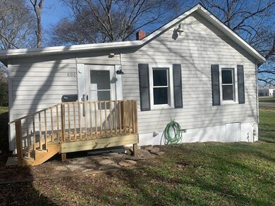 806 W Jackson St, Shelbyville, TN 37160 - photo 3