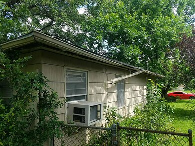 7702 Hereford St, Houston, TX 77087 - photo 4