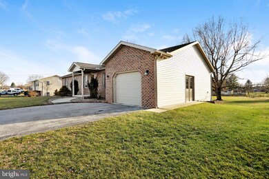 1540 Brenda Dr, Greencastle, PA 17225 - photo 2