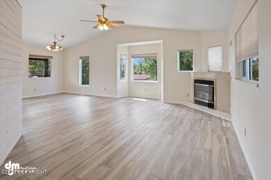 07-Living Room_SLS_-6825