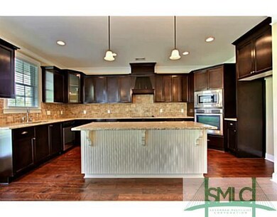 Kitchen. Amazing Gourmet Kitchen with Tile Backspl