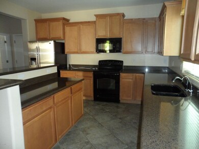 kitchen w/ all appliance's