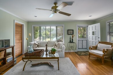 005_Living Room