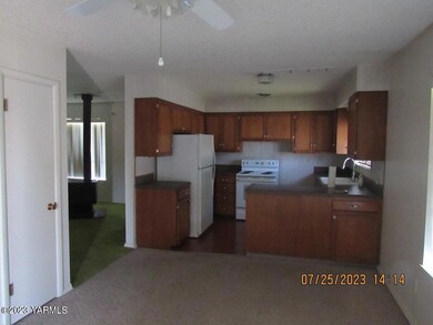 1504 S 5th kitchen