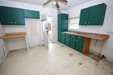 806 S 2nd St, Alvin, TX 77511 - photo 7