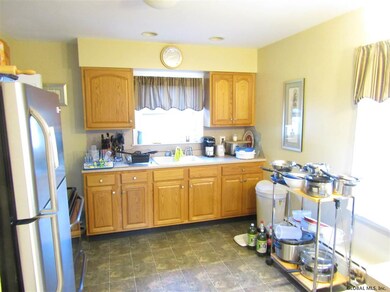 15 Carlisle Ct, Albany, NY 12209 - photo 5