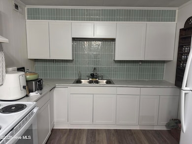 921 N Yaupon Terrace unit A, Morehead City, NC 28557 - photo 3