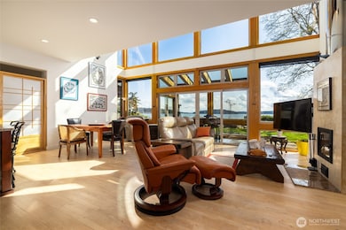 Large & bright open concept living area...