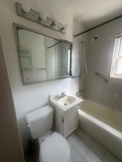 131-66 234th St unit Lower, Rosedale, NY 11422 - photo 3