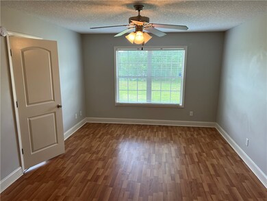 225 Victorian Lake Dr, Brunswick, GA 31525 - photo 5