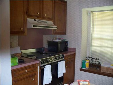 Kitchen has Electric Stove