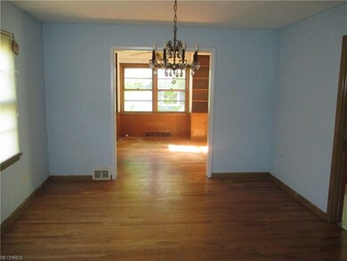 3471 Shannon Rd, Cleveland, OH 44118 - photo 5