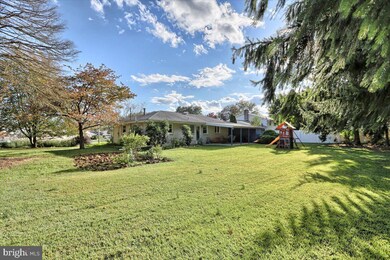 112 Robin Rd, Hershey, PA 17033 - photo 4