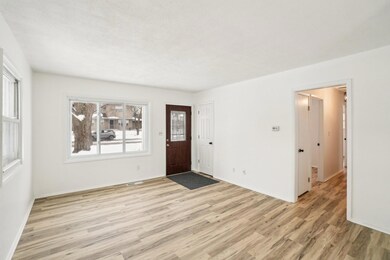 5-web-or-mls-Pinecrest Ave-005