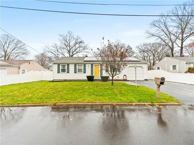 18 Stoneham Dr, Riverside, RI 02915 - photo 2