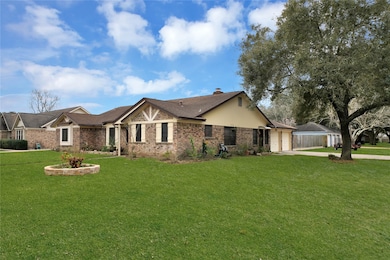 1927 Goode St, Alvin, TX 77511 - photo 2